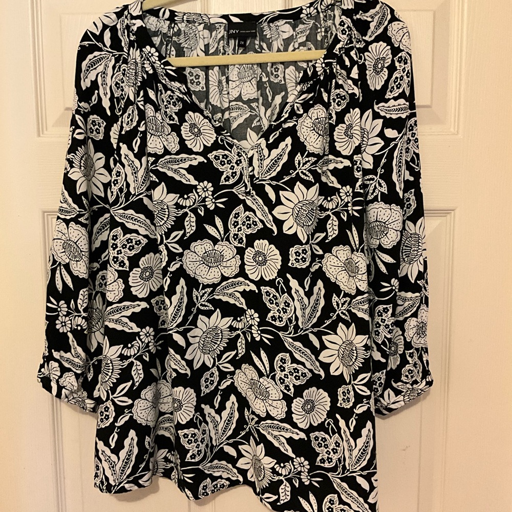 Jones New York 2X Black and White Floral Women's Top (503)